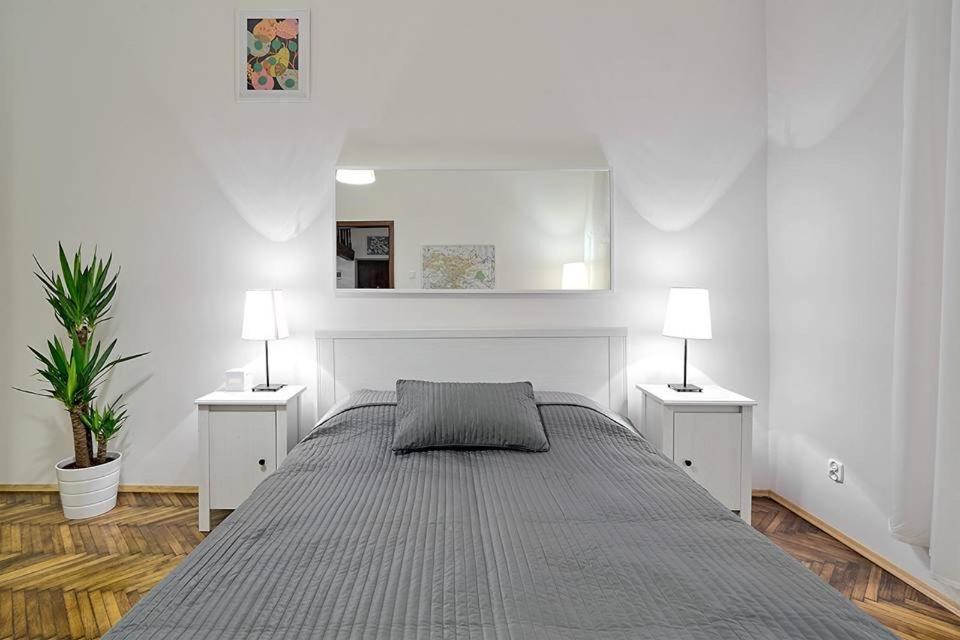Apartment Next To The Main Square คราคูฟ ภายนอก รูปภาพ